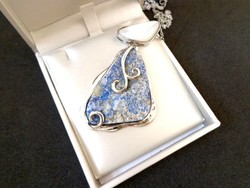 Sodalite and mother-of-pearl pendant + chain