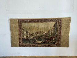 Wall carpet with Venetian pattern