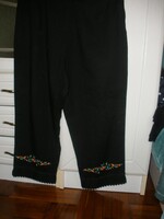 Summer trousers with embroidered legs are thin