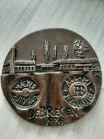 Debrecen bronz plakett  M. V . szignó 1976  Magyar Autóklub , Állami Biztositó 8,3 cm