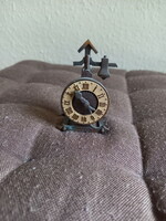 Órát formázó régi fém ceruzahegyező (7,3x4,3x4,3 cm)