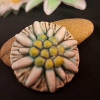 Old ceramic brooch 4 cm