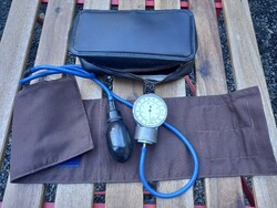 Vintage/retro medical device: blood pressure monitor / doctor's office decoration