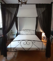 Baldachinos ágy matraccal, függönnyel
