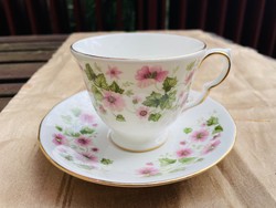 Vintage rózsaszín virágmintázatú Bone China Queen Anne angol teáscsésze aljjal