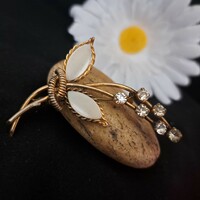 Gold-plated brooch with mother-of-pearl stone, 5 cm