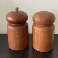 Wooden pepper grinder and salt shaker, 12 cm.