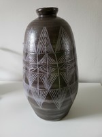 Modern váza (27 cm magas - elvileg Korondi)