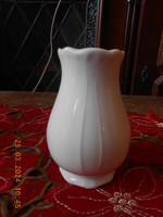 Zsolnay barokk, fehér kis váza, 8,5 cm