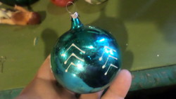 Retro glass Christmas tree decoration in basically good condition. About 5.5 cm.