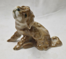 Ritka Zsolnay fülét vakaró kutya porcelán figura 7 cm.