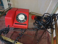 Piros tárcsás telefon