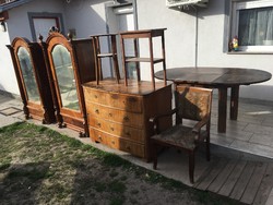 Felújítandó antik bútorok egyben eladók.