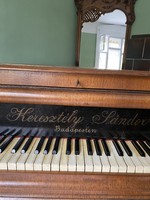 Antik zongora hagyatékból