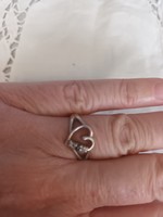 Eladó régi kézműves ezüst szív alakú gyűrű fehér cirkóniával!