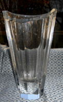 Oldalán lapra  csiszolt vastag  üveg  váza-20-as évek. mérete:20,5 cm