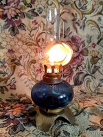 Petróleum lámpa kék tartállyal és tükörös pálcával.
