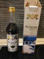 MUSCAT TUNISIE    bor  dobozában