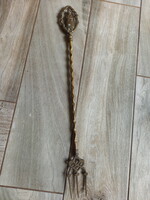 Pompás antik réz villás piszkavas (51,3x5,7 cm)