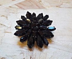Black stone flower brooch
