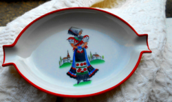 Herendi tálka - Matyó kézzel festett népviseletes menyecske   11 cm X 7.5 cm