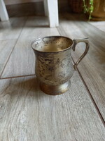 Vésett díszítésű régi ezüstözött füles pohár (7,3x8,7x6 cm)