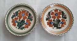 2 ceramic wall plates, wall plates with the same pattern