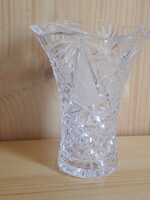 Régi kisebb kristály váza dúsan csiszolt mintázattal