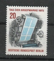 Postatiszta Berlin 0643  Mi 439     0,60 Euró
