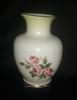 Hölholáza porcelain vase with flower pattern