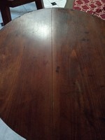 Szecessziós kerek asztal