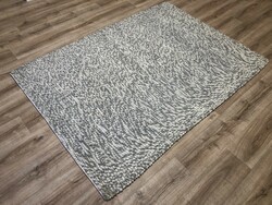 Hand-woven thick wool rug, 143 x 200 cm