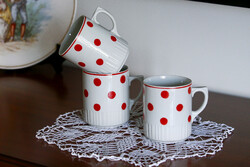 Red-spotted, zsolnay, skirted mugs. Price/3 pcs