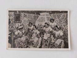 Régi képeslap fotó kalocsai népviseletes hölgyek