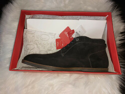 S.Oliver size 44 black leather shoes. New in box with label. The store price was HUF 27,990. Width: 30cm.
