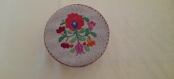 Old embroidered box 01 sewing box 13x5.5cm