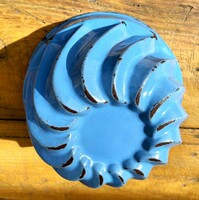 Zománcozott kék színű kuglóf forma, szép konyhai dekoráció