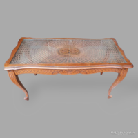 Neobaroque coffee table with glass top