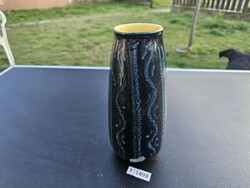 T1498 lake head ceramic vase 19 cm