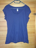Gap L-es s.kék póló. Nagyobb méretre is tökéletes. Mell:50-65cm, hossz:65cm.