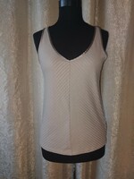 Primark xs top, but I recommend a larger size s. Chest: 44-60cm, length: 58cm.