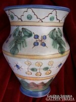 Habános Gorka Géza váza rákokkal  Magassága 16 cm.
