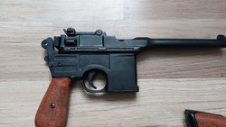 Mauser C96 tussal és tokkal