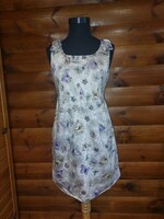Pretty midi dress in butterfly cotton. M. Novel. Chest: 46 cm, waist: 48 cm.