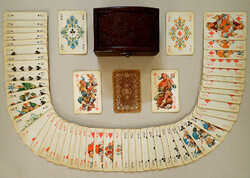 RITKA régi antik vintage NÉMET népi FOLKLÓR francia kártya játék franciakártya pakli fa dobozban