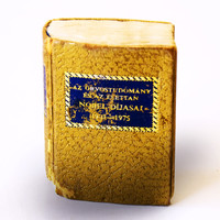 Nobel Prize Winners in Medicine and Physiology 1901-1975 - miniature book