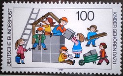 N1435 / Germany 1989 children's stamp postal clerk