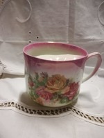 Bajusz védős porcelán csésze, rózsás dekorral