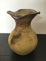 Ceramic vase 20cm.