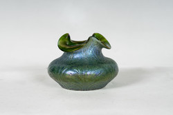 Iridescent green glass vase (kralik)
